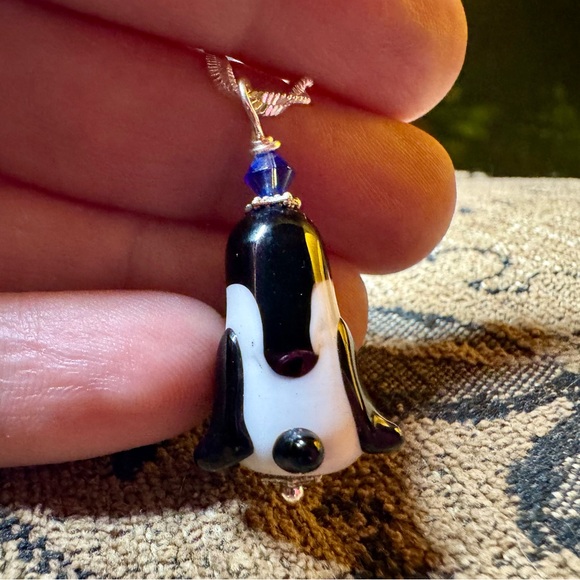 Handma lampwork penguin pendant and cheap chain. - Picture 4 of 5